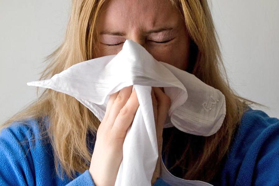 Последствия простуды. Эпидемия гриппа. ОРВИ. Грипп женщина.